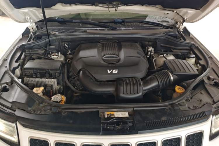 Used Jeep Grand Cherokee 2015 3.6L Luxury Navigation Edition Engine Bay