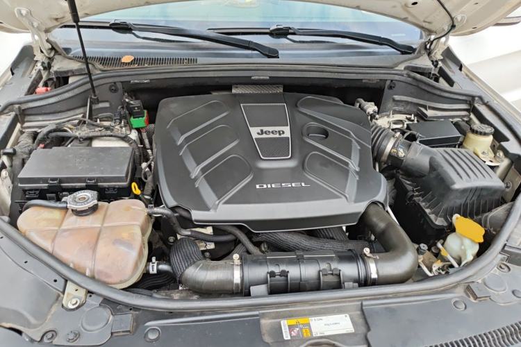 Used Jeep Grand Cherokee 2015 3.0TD Diesel Comfort Navigation Edition Engine Bay