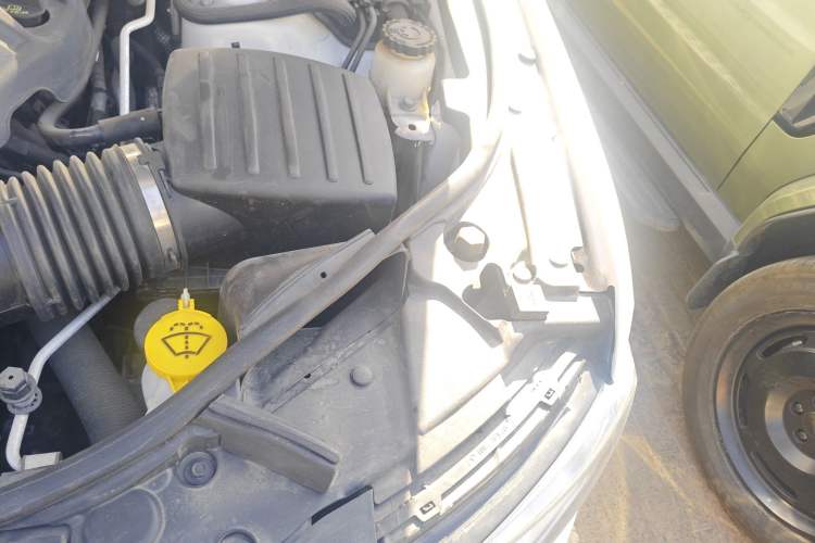 Used Jeep Grand Cherokee 2015 3.0L Comfort Navigation Edition Engine Bay Left