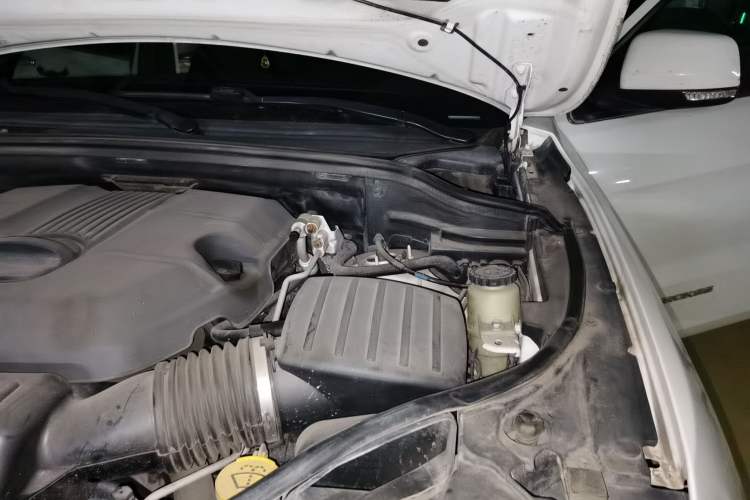 Used Jeep Grand Cherokee 2015 3.0L Elite Navigation Edition Engine Bay Left