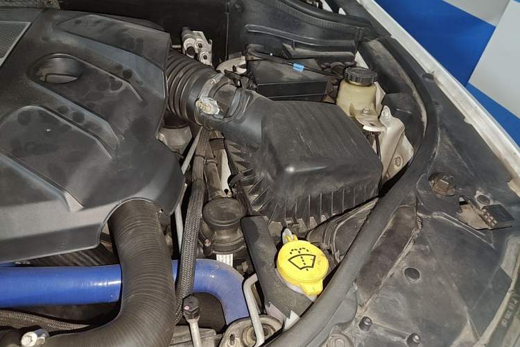 Used Jeep Grand Cherokee 2015 3.0TD Diesel Elite Navigation Edition Engine Bay Left