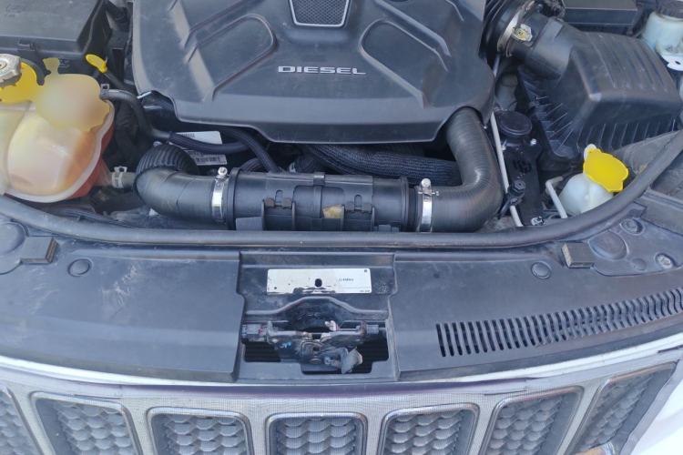 Used Jeep Grand Cherokee 2015 3.0TD Diesel Elite Navigation Edition Engine Bay