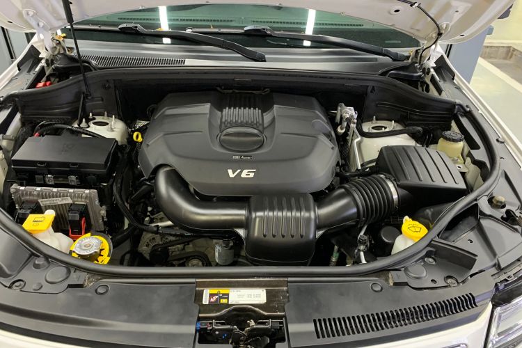 Used Jeep Grand Cherokee 2015 3.0L Comfort Navigation Edition Engine Bay