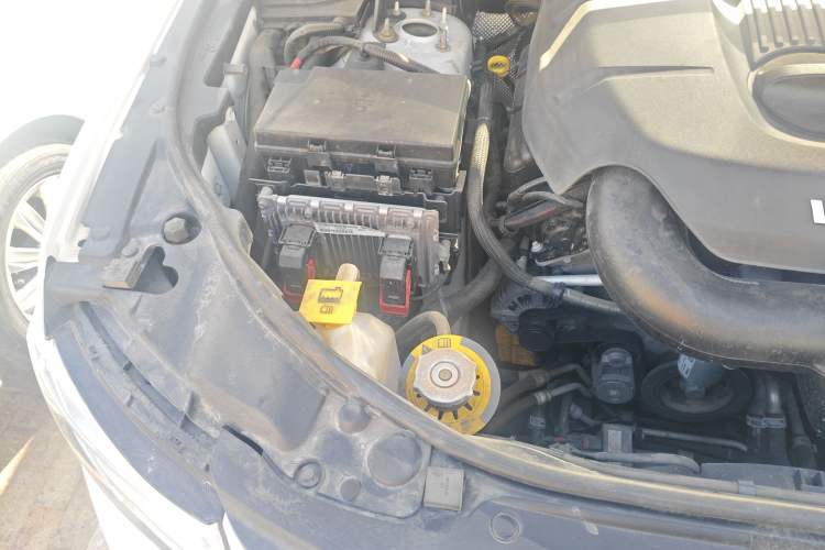 Used Jeep Grand Cherokee 2015 3.0L Comfort Navigation Edition Engine Bay Right