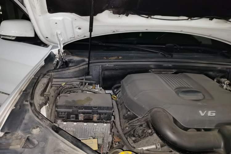 Used Jeep Grand Cherokee 2015 3.0L Elite Navigation Edition Engine Bay Right