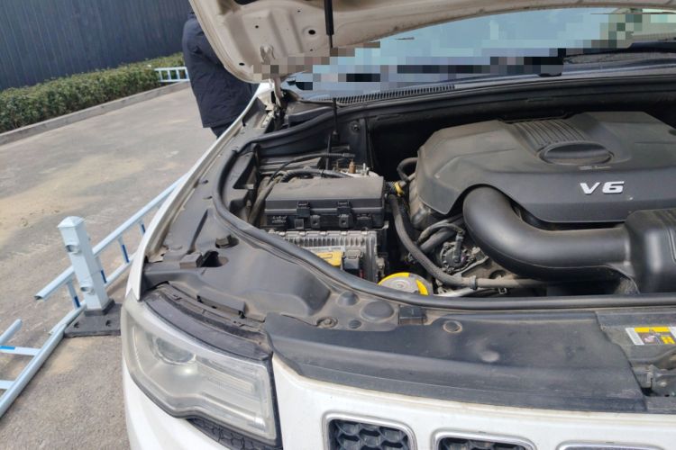 Used Jeep Grand Cherokee 2015 3.6L Luxury Navigation Edition Engine Bay Right