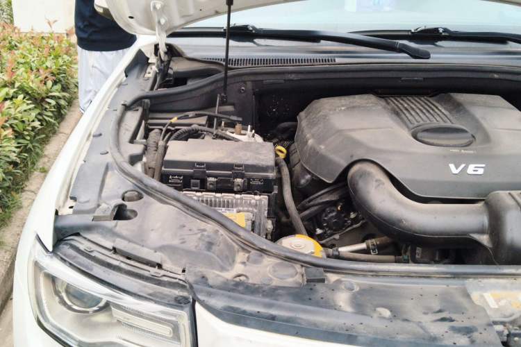 Used Jeep Grand Cherokee 2015 3.0L Elite Navigation Edition Engine Bay Right