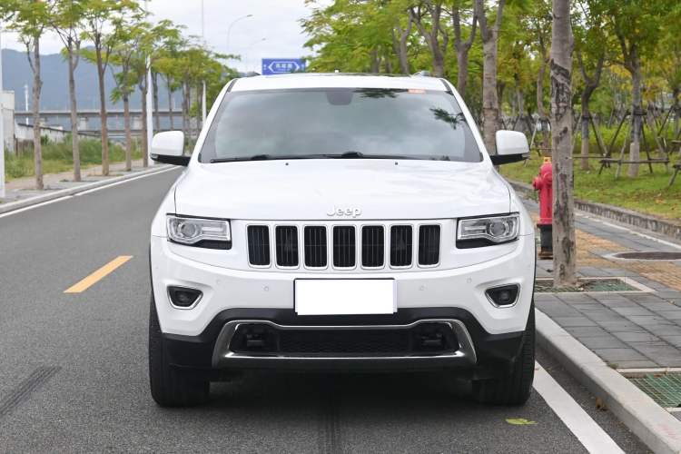 Used Jeep Grand Cherokee 2015 3.0L Comfort Navigation Edition Exterior 1