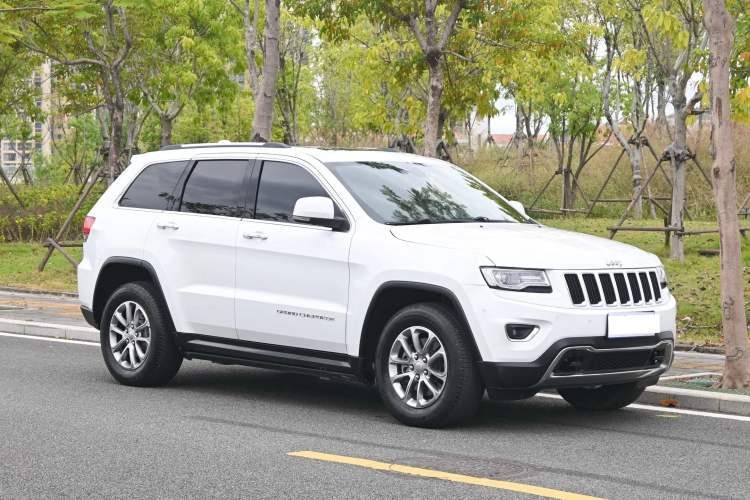 Used Jeep Grand Cherokee 2015 3.0L Comfort Navigation Edition Exterior 2