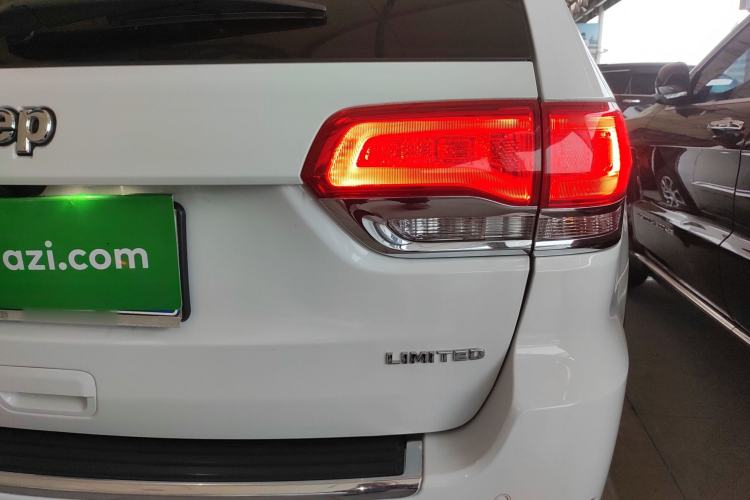 Used Jeep Grand Cherokee 2015 3.0L Comfort Navigation Edition Exterior 3