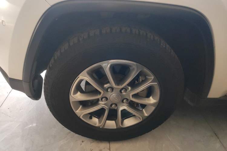 Used Jeep Grand Cherokee 2015 3.0L Comfort Navigation Edition Exterior 4