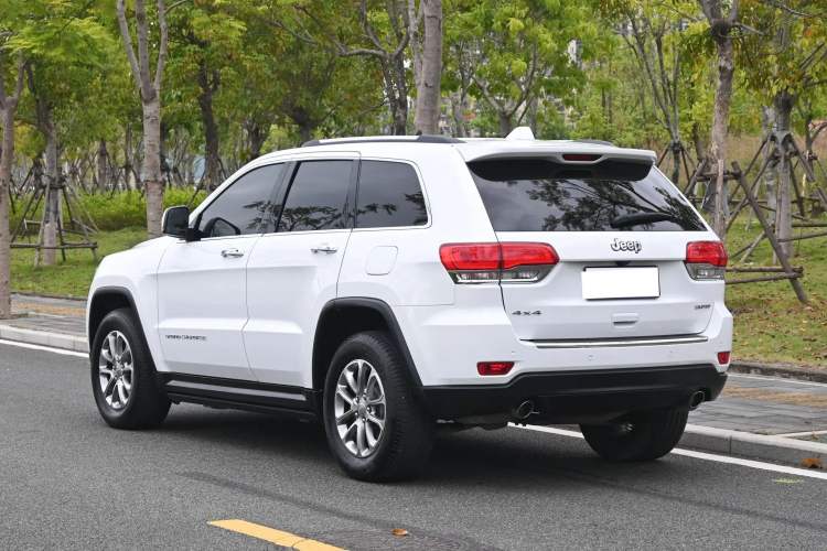 Used Jeep Grand Cherokee 2015 3.0L Comfort Navigation Edition Exterior 4