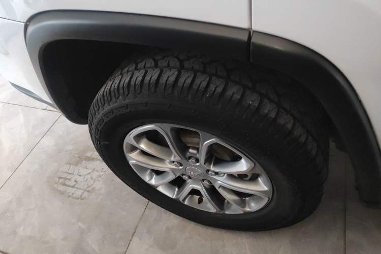 Used Jeep Grand Cherokee 2015 3.0L Comfort Navigation Edition Exterior 5
