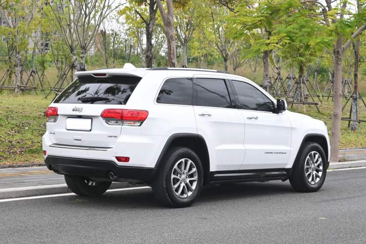 Used Jeep Grand Cherokee 2015 3.0L Comfort Navigation Edition Exterior 5