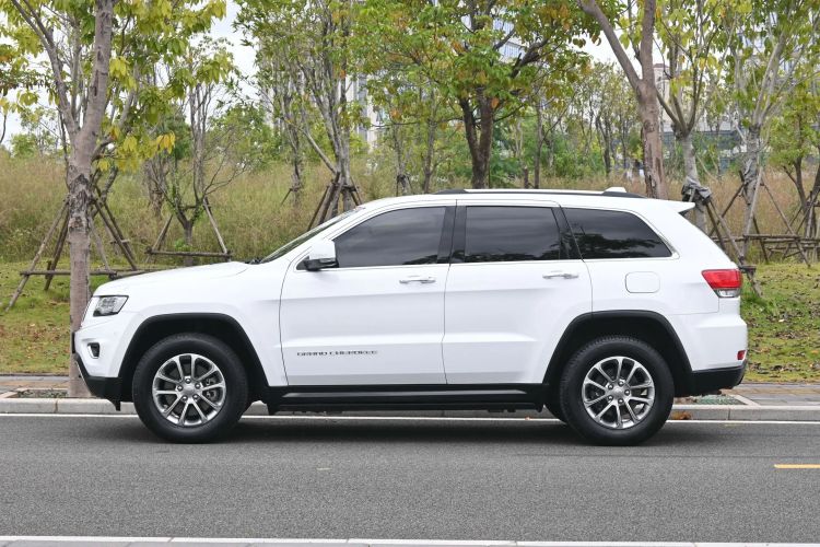 Used Jeep Grand Cherokee 2015 3.0L Comfort Navigation Edition Exterior 7