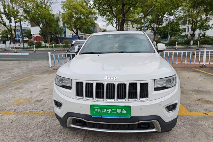 Used Jeep Grand Cherokee 2015 3.0TD Diesel Comfort Navigation Edition Front