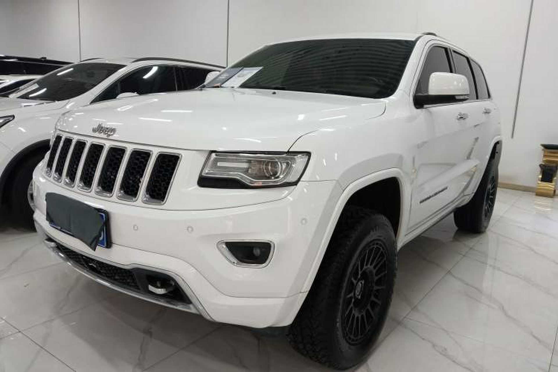 Used Jeep Grand Cherokee 2015 3.6L Luxury Navigation Edition Front Left 45 Deg