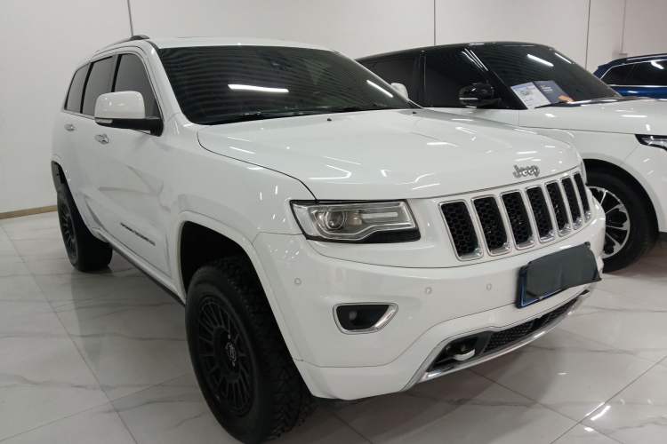 Used Jeep Grand Cherokee 2015 3.6L Luxury Navigation Edition Front Right 45 Deg