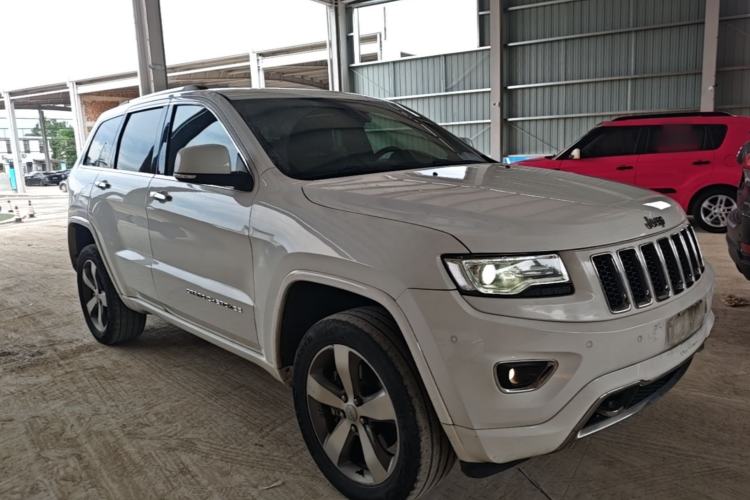 Used Jeep Grand Cherokee 2015 3.6L Luxury Navigation Edition Front Right 45 Deg
