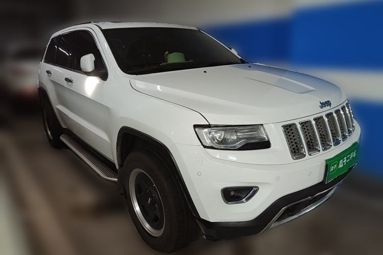 Used Jeep Grand Cherokee 2015 3.0TD Diesel Elite Navigation Edition Front Right 45 Deg