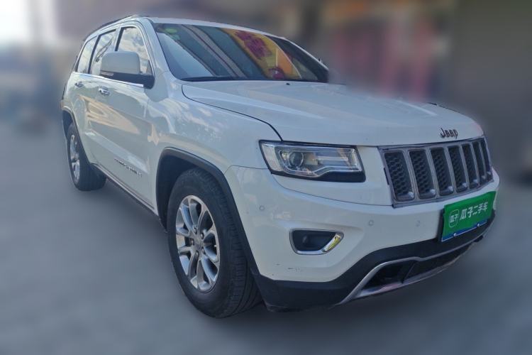 Used Jeep Grand Cherokee 2015 3.0TD Diesel Elite Navigation Edition Front Right 45 Deg
