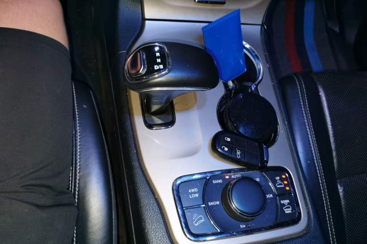 Used Jeep Grand Cherokee 2015 3.0L Elite Navigation Edition Gear Lever