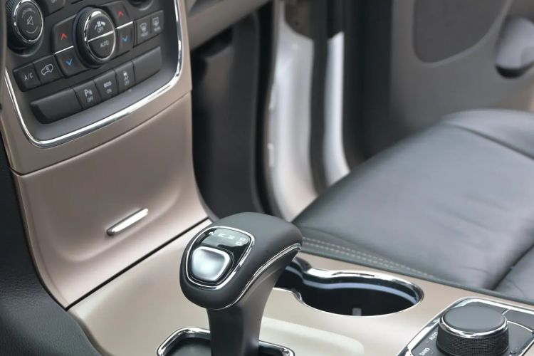 Used Jeep Grand Cherokee 2015 3.0L Comfort Navigation Edition Gear Lever