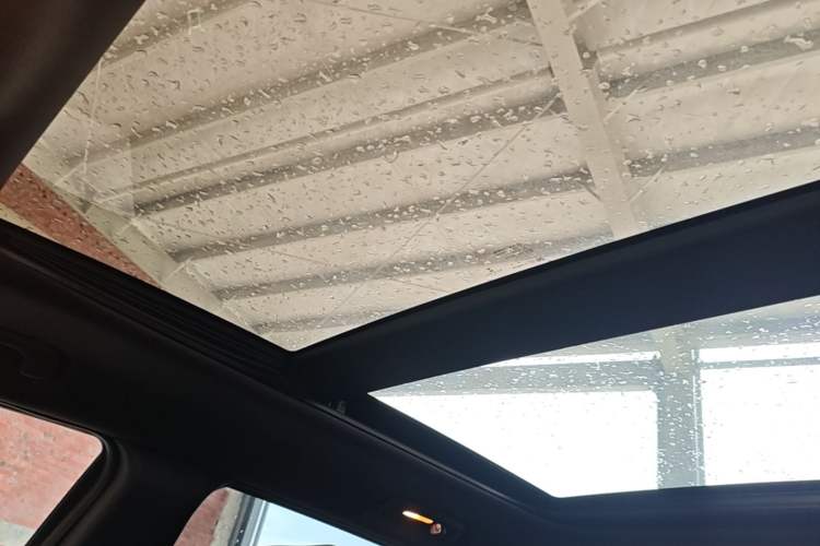 Used Jeep Grand Cherokee 2015 3.6L Luxury Navigation Edition Headliner
