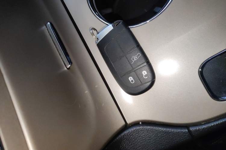 Used Jeep Grand Cherokee 2015 3.0L Comfort Navigation Edition Interior 1