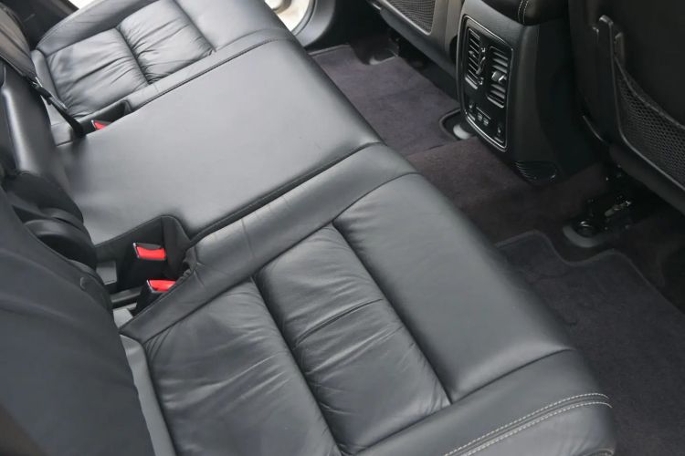 Used Jeep Grand Cherokee 2015 3.0L Comfort Navigation Edition Interior 2