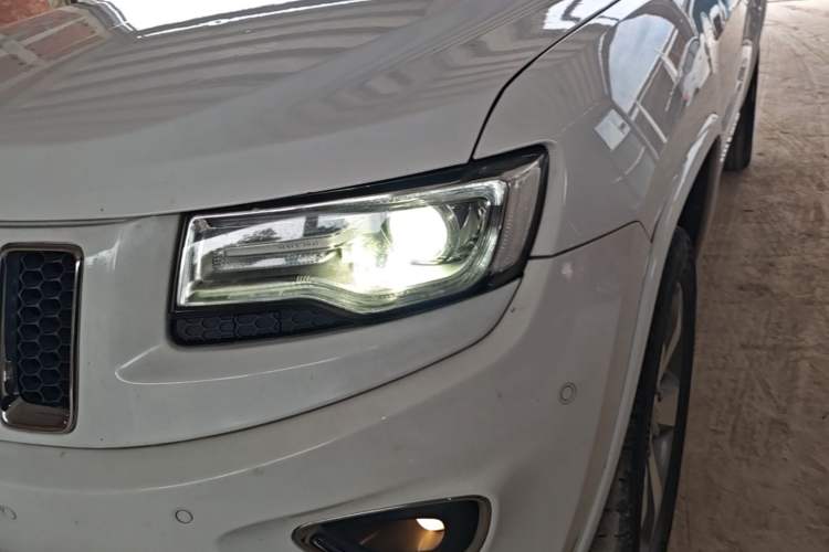 Used Jeep Grand Cherokee 2015 3.6L Luxury Navigation Edition Left Front Headlight