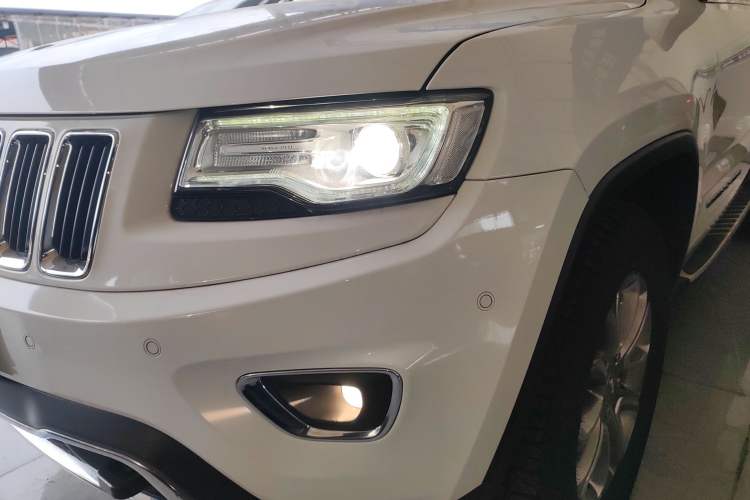 Used Jeep Grand Cherokee 2015 3.0L Comfort Navigation Edition Left Front Headlight