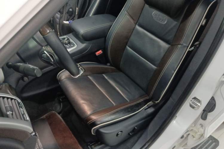 Used Jeep Grand Cherokee 2015 3.6L Luxury Navigation Edition Left Front Seat