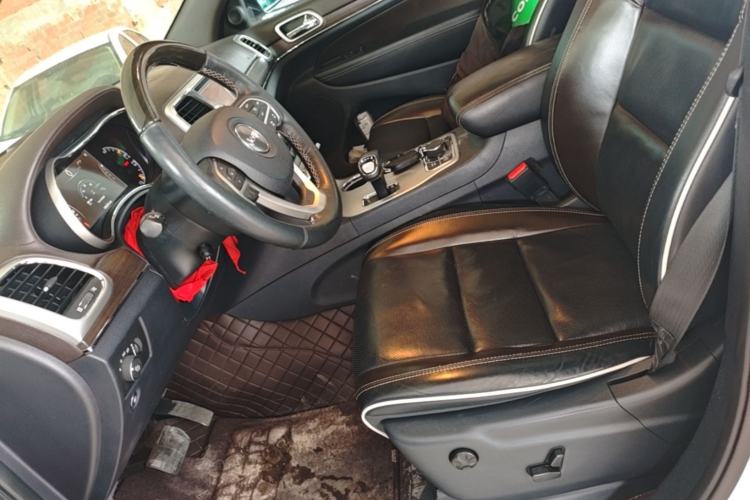 Used Jeep Grand Cherokee 2015 3.6L Luxury Navigation Edition Left Front Seat