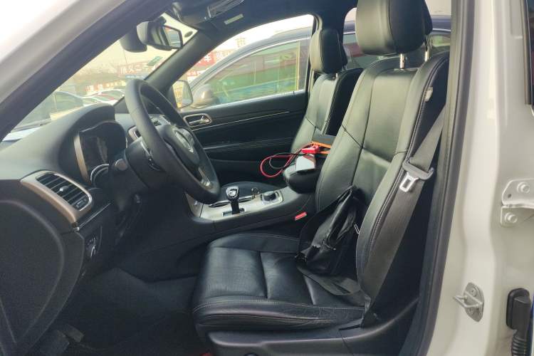 Used Jeep Grand Cherokee 2015 3.0L Elite Navigation Edition Left Front Seat
