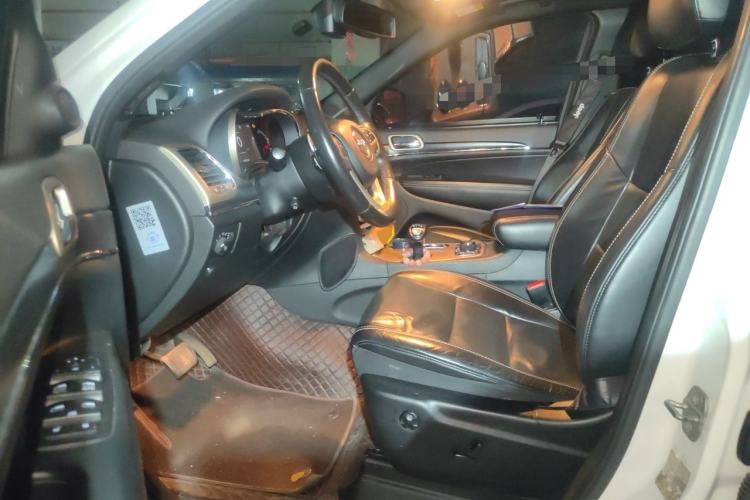 Used Jeep Grand Cherokee 2015 3.6L Elite Navigation Edition Left Front Seat