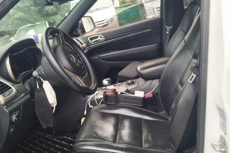 Used Jeep Grand Cherokee 2015 3.0L Elite Navigation Edition Left Front Seat