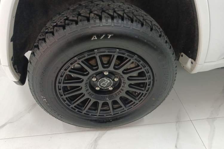 Used Jeep Grand Cherokee 2015 3.6L Luxury Navigation Edition Left Front Wheel Hub