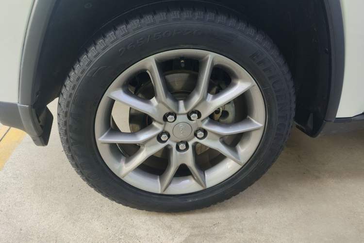 Used Jeep Grand Cherokee 2015 3.0L Elite Navigation Edition Left Front Wheel Hub