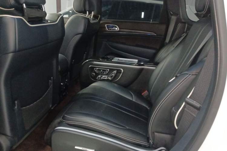 Used Jeep Grand Cherokee 2015 3.6L Luxury Navigation Edition Left Rear Seat