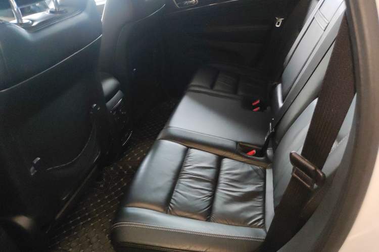 Used Jeep Grand Cherokee 2015 3.0L Comfort Navigation Edition Left Rear Seat