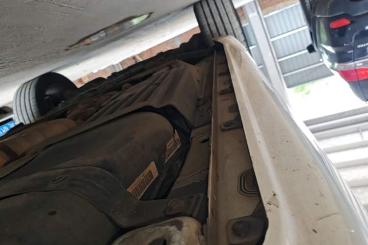 Used Jeep Grand Cherokee 2015 3.6L Luxury Navigation Edition Left Side Sill