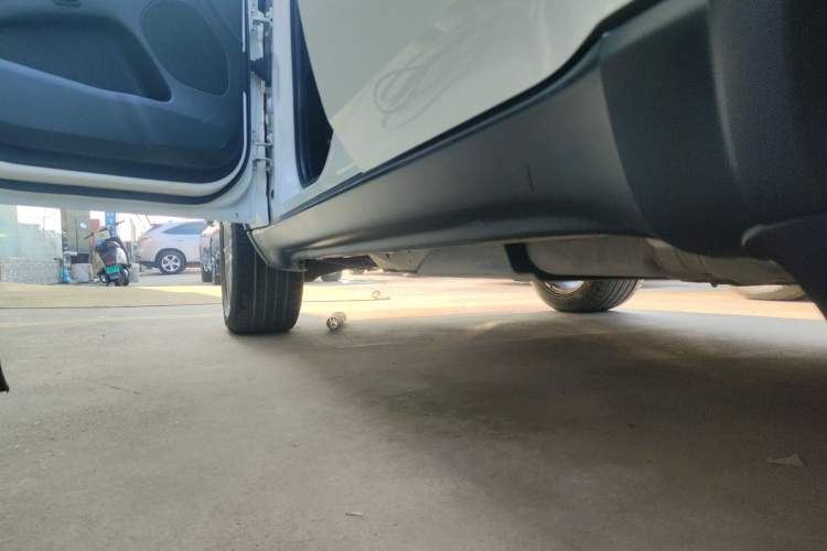 Used Jeep Grand Cherokee 2015 3.0L Elite Navigation Edition Left Side Sill