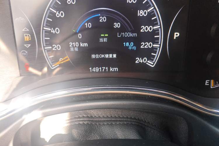Used Jeep Grand Cherokee 2015 3.0L Comfort Navigation Edition Odometer Close Up