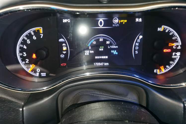 Used Jeep Grand Cherokee 2015 3.0L Elite Navigation Edition Odometer Close Up
