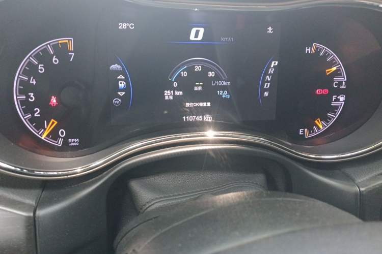 Used Jeep Grand Cherokee 2015 3.0L Comfort Navigation Edition Odometer Close Up