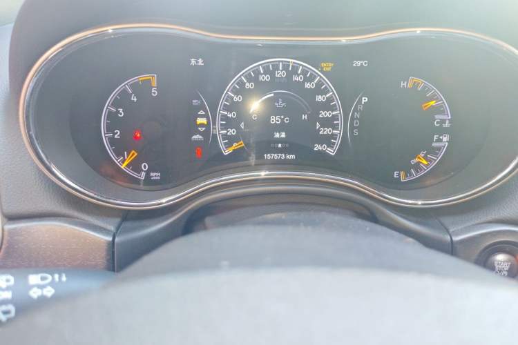 Used Jeep Grand Cherokee 2015 3.0TD Diesel Elite Navigation Edition Odometer Close Up