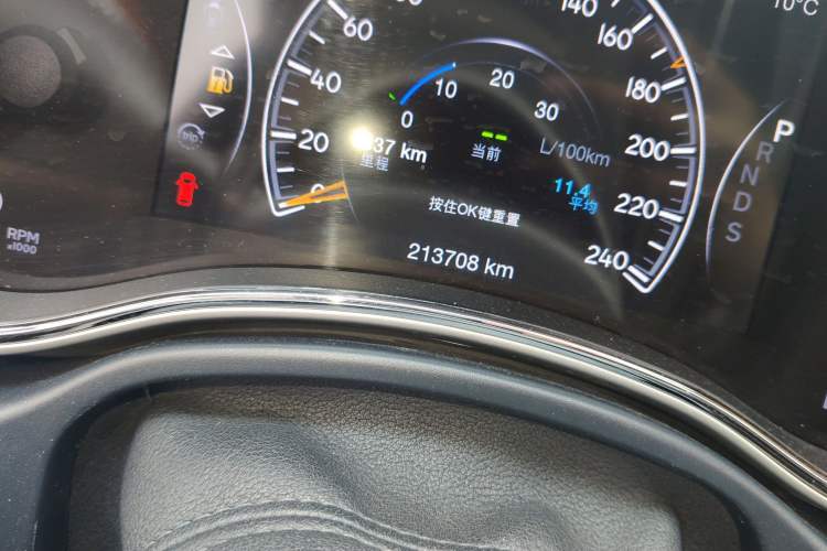 Used Jeep Grand Cherokee 2015 3.6L Luxury Navigation Edition Odometer Close Up
