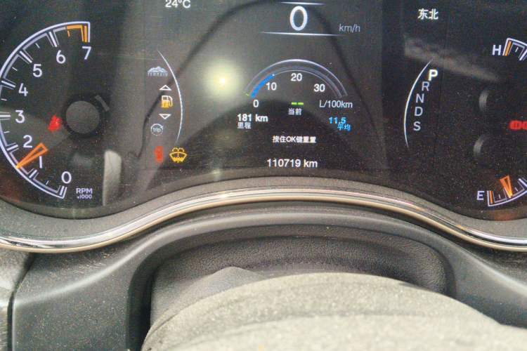 Used Jeep Grand Cherokee 2015 3.0L Elite Navigation Edition Odometer Close Up
