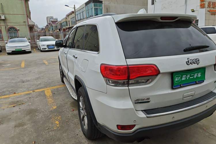 Used Jeep Grand Cherokee 2015 3.0TD Diesel Comfort Navigation Edition Rear Left 45 Deg